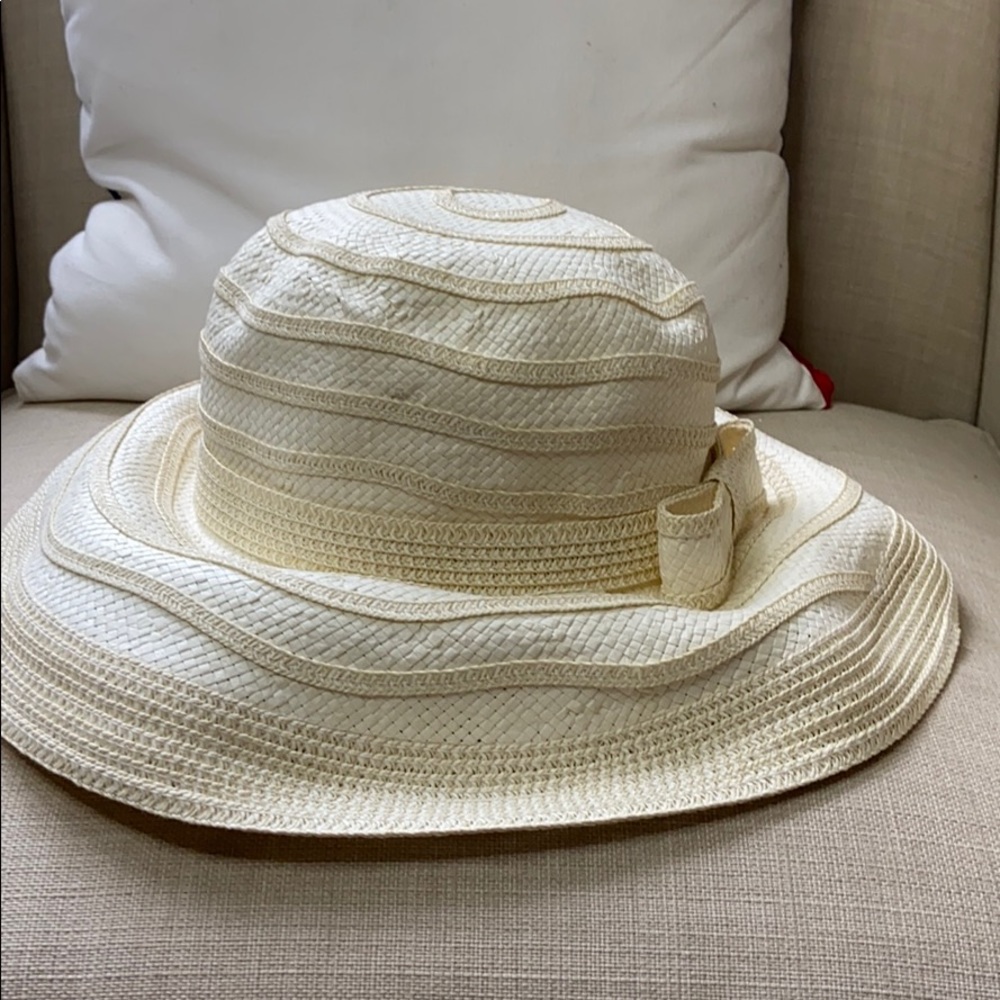 Big floppy hat
